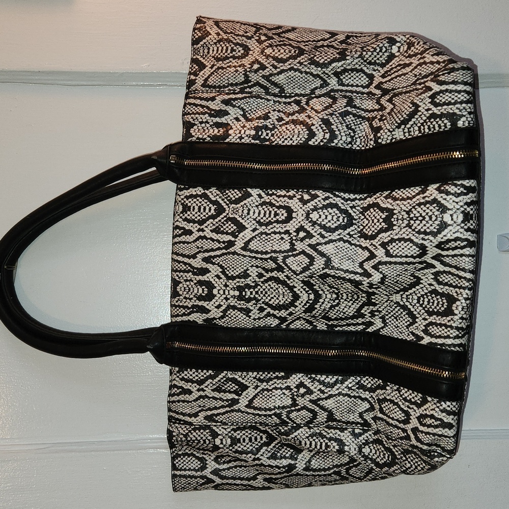UNBRANDED SNAKEPRINT TOTE NWOT